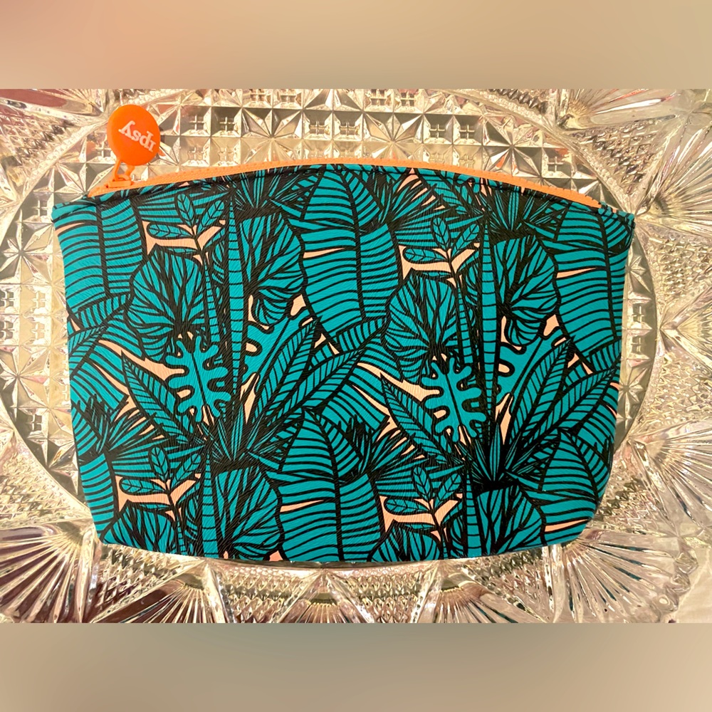 NWOT Ipsy Bright Green Jungle Palm Leaves Neon Peach Coral Green Zip Makeup Bag